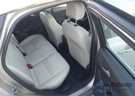 2017 Ford Focus Titanium z USA, uszkodzony, nr VIN 1FADP3N22HL252244